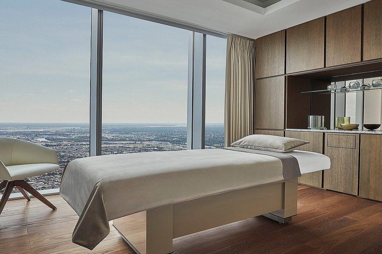 Hotel Four Seasons At Comcast Center 5*